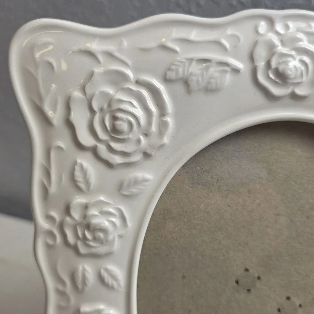 White Ceramic Rose Floral Picture Frame Set of 2 Oval Opening Scalloped Tabletop